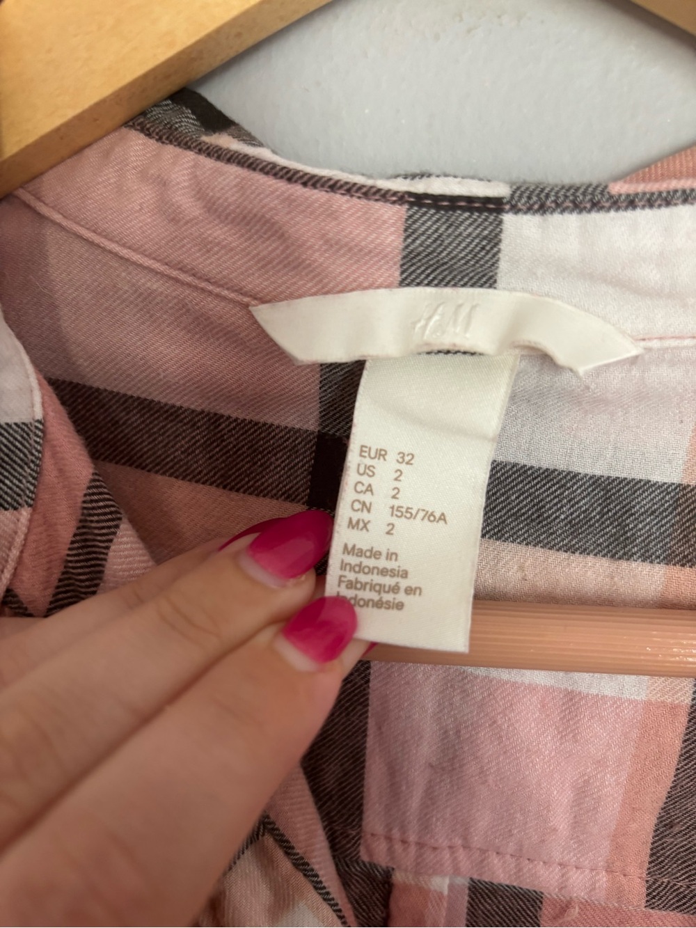H&M Multi Colored Pink, Gray, White Plaid Button Down Shirt Size 2 - Picture 4 of 6